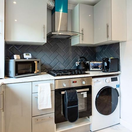 Amazing 3bedroom ground floor house with garden&2 bathrooms Londen Buitenkant foto