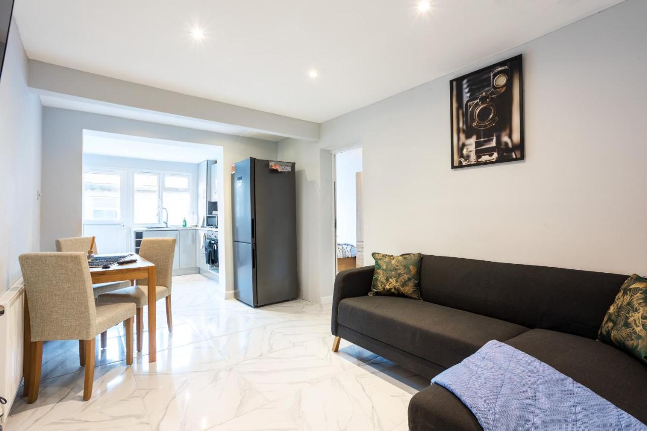 Amazing 3bedroom ground floor house with garden&2 bathrooms Londen Buitenkant foto