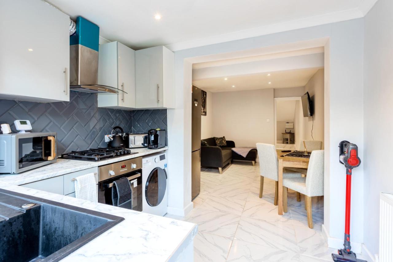 Amazing 3bedroom ground floor house with garden&2 bathrooms Londen Buitenkant foto