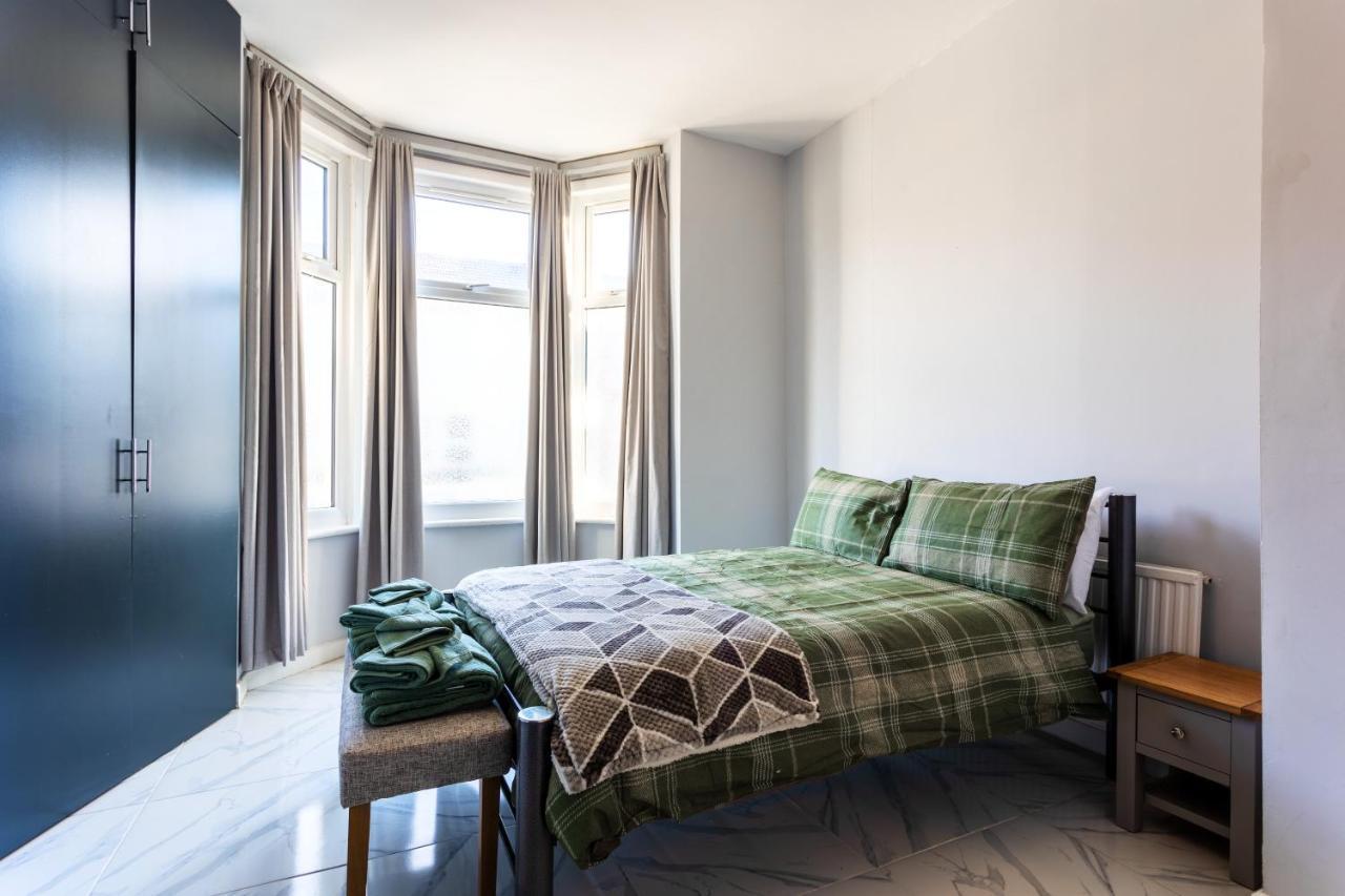 Amazing 3bedroom ground floor house with garden&2 bathrooms Londen Buitenkant foto