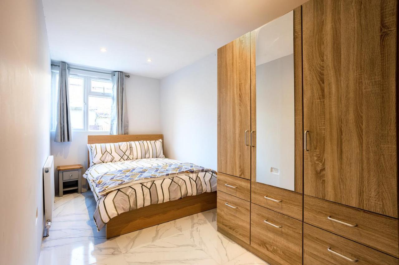 Amazing 3bedroom ground floor house with garden&2 bathrooms Londen Buitenkant foto
