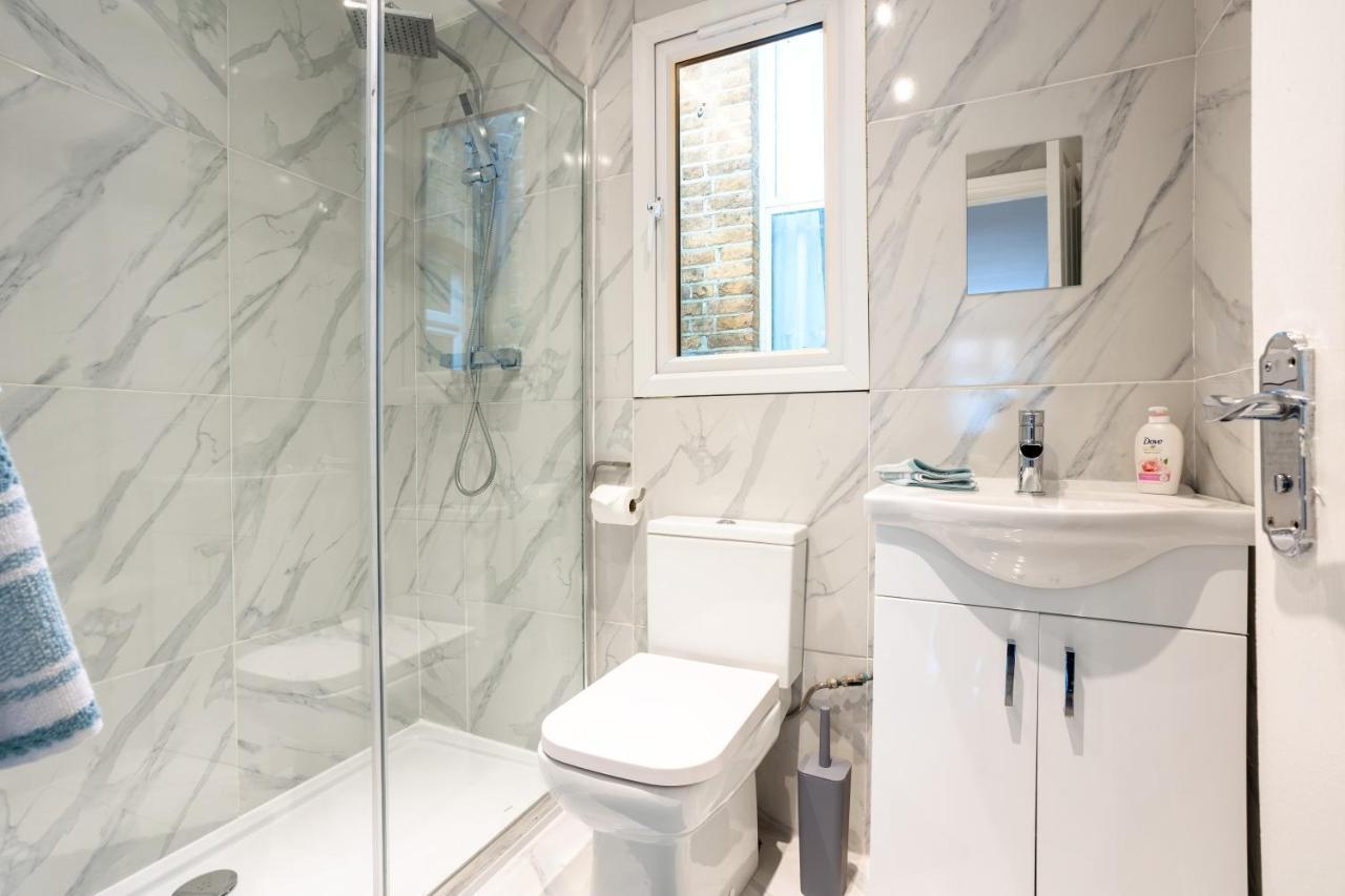 Amazing 3bedroom ground floor house with garden&2 bathrooms Londen Buitenkant foto