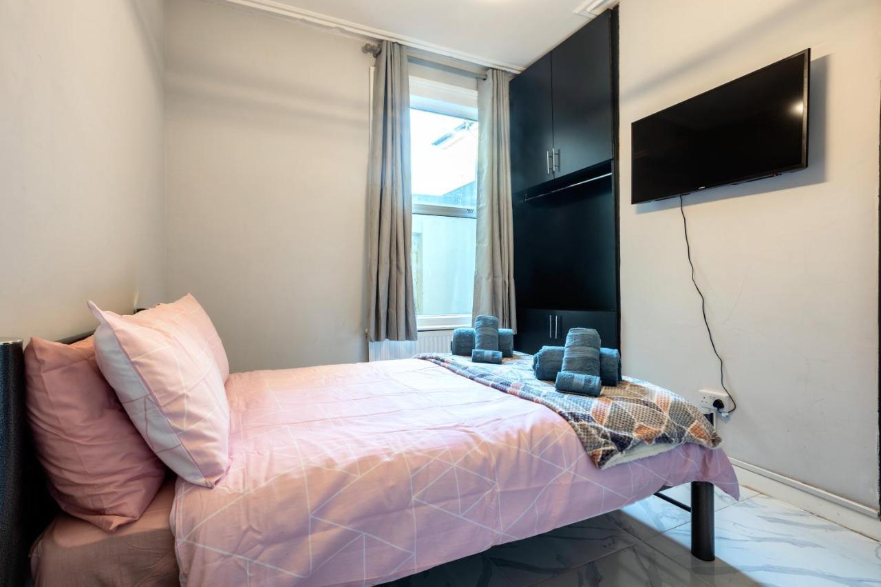 Amazing 3bedroom ground floor house with garden&2 bathrooms Londen Buitenkant foto