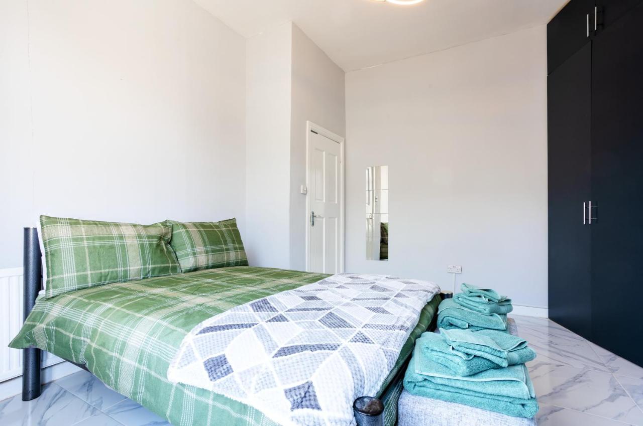Amazing 3bedroom ground floor house with garden&2 bathrooms Londen Buitenkant foto