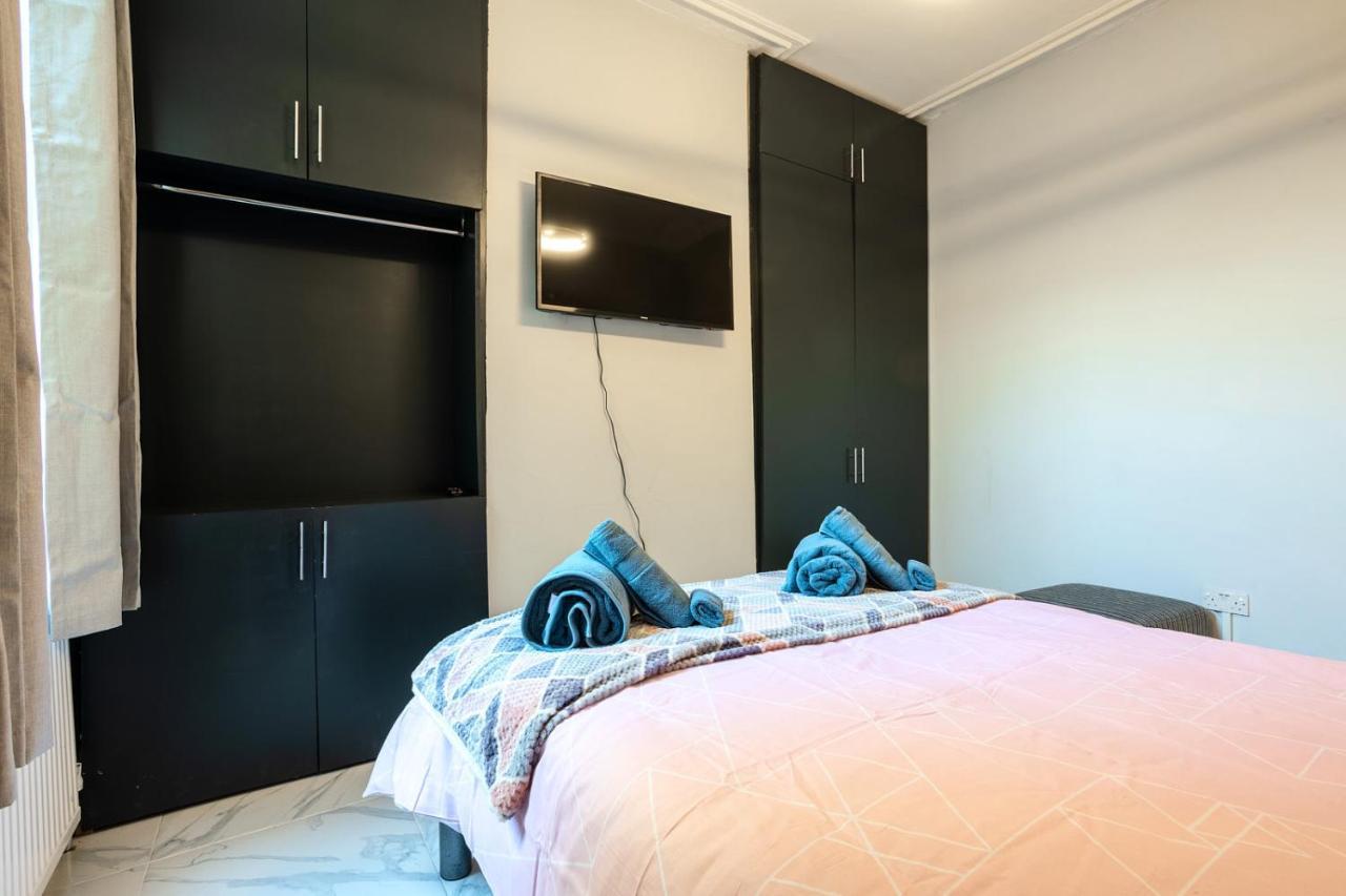 Amazing 3bedroom ground floor house with garden&2 bathrooms Londen Buitenkant foto