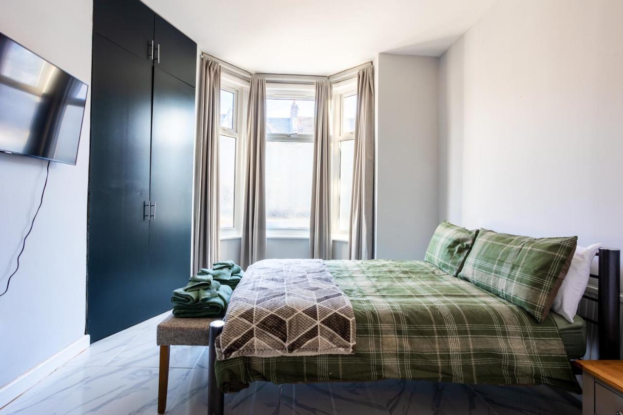 Amazing 3bedroom ground floor house with garden&2 bathrooms Londen Buitenkant foto