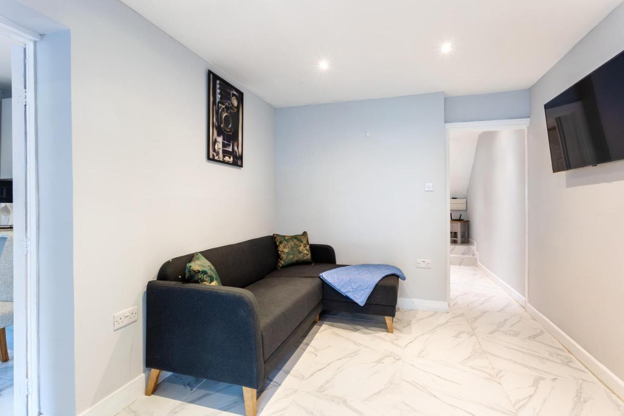 Amazing 3bedroom ground floor house with garden&2 bathrooms Londen Buitenkant foto