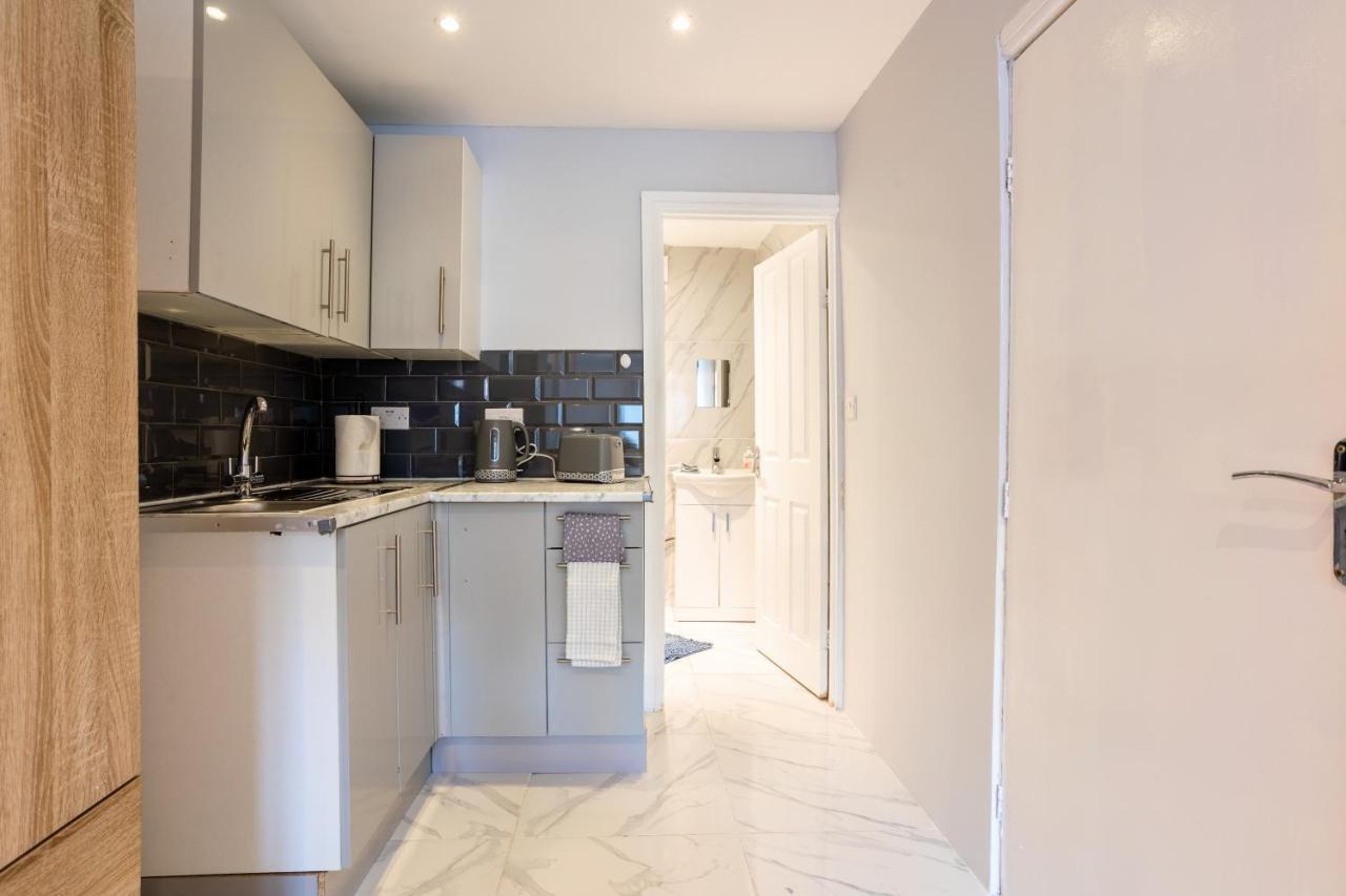 Amazing 3bedroom ground floor house with garden&2 bathrooms Londen Buitenkant foto