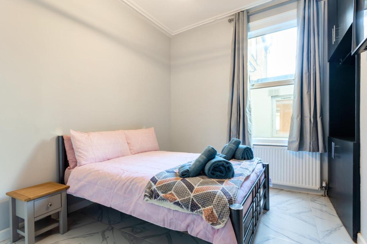 Amazing 3bedroom ground floor house with garden&2 bathrooms Londen Buitenkant foto